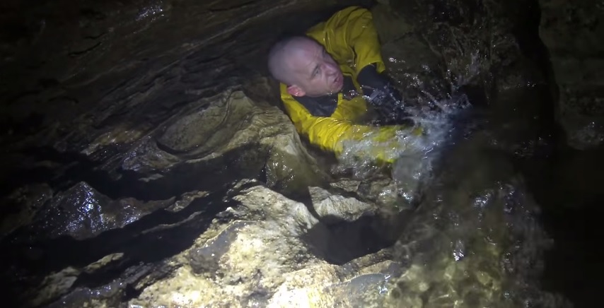 Terrifying video of man trapped in cave as it fills with water