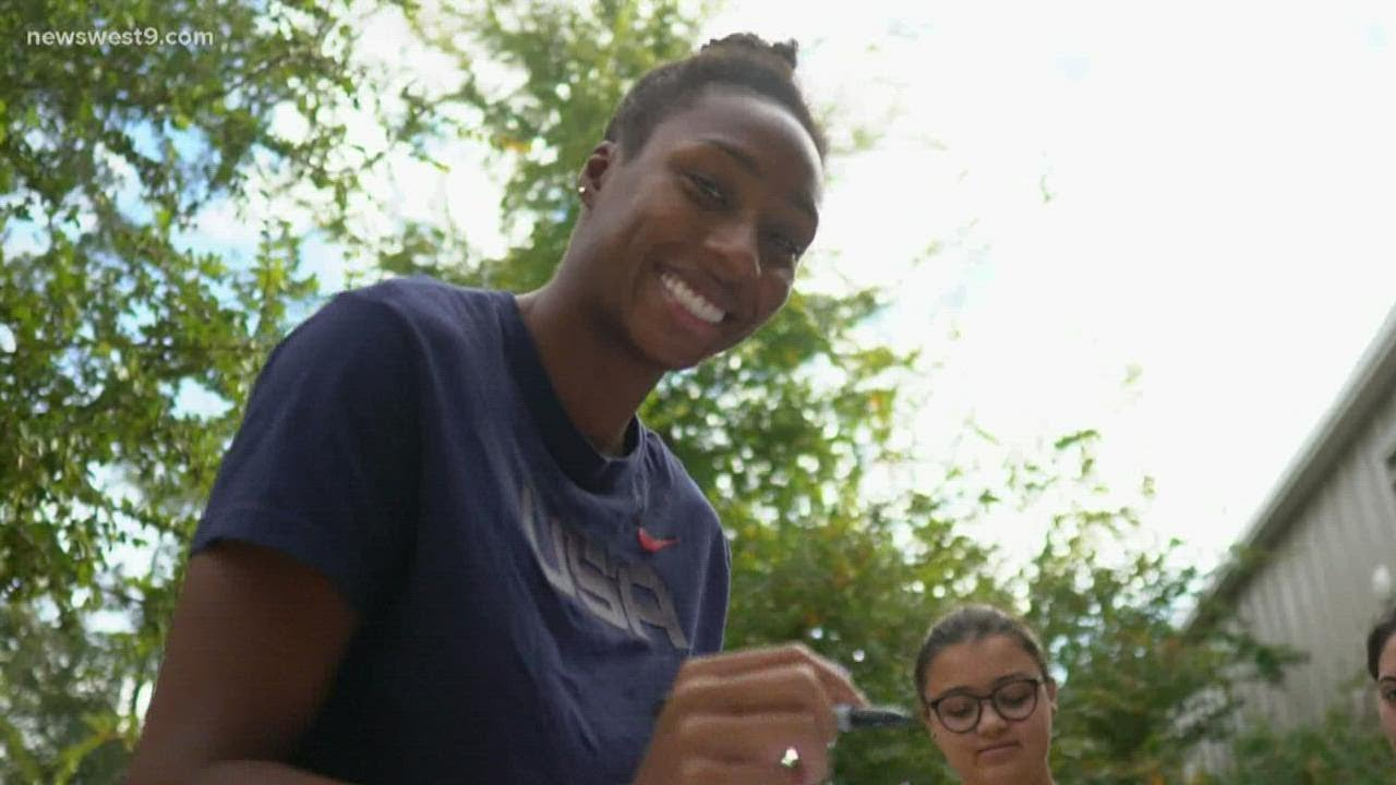 Olympic Medalist Natalie Hinds Speaks to Young Swimmers at COM Aquatics | NewsWest9