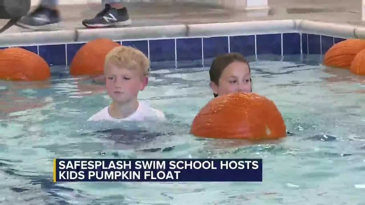 SafeSplash Swim School Hosts Kid’s Pumpkin Float