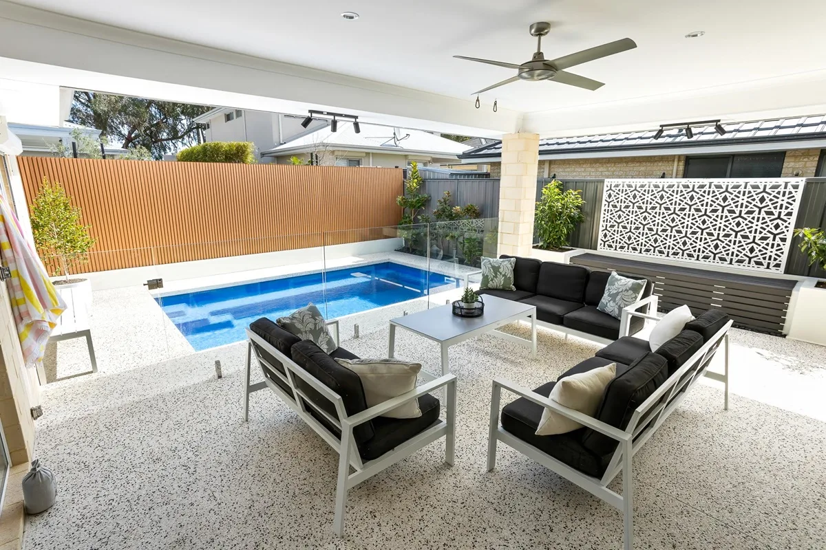 How To Choose The Perfect Swimming Pool For Your Backyard Oasis